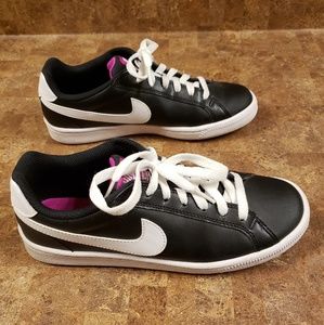 Nike Leather Shoes (Size 7)